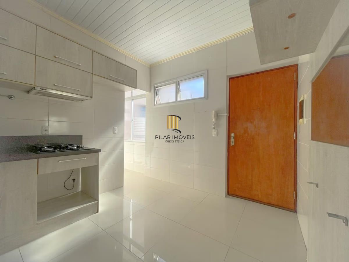 Apartamento de 3 dormitorios à venda em São Sebastião, Porto Alegre.