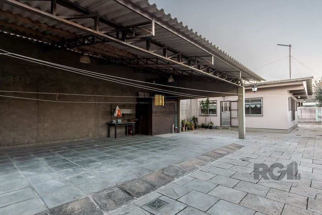 Casa de 4 dormitórios no bairro Santa Rosa de Lima