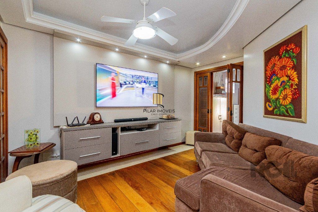 Casa de 4 dormitórios 304m² no bairro Jardim Lindóia