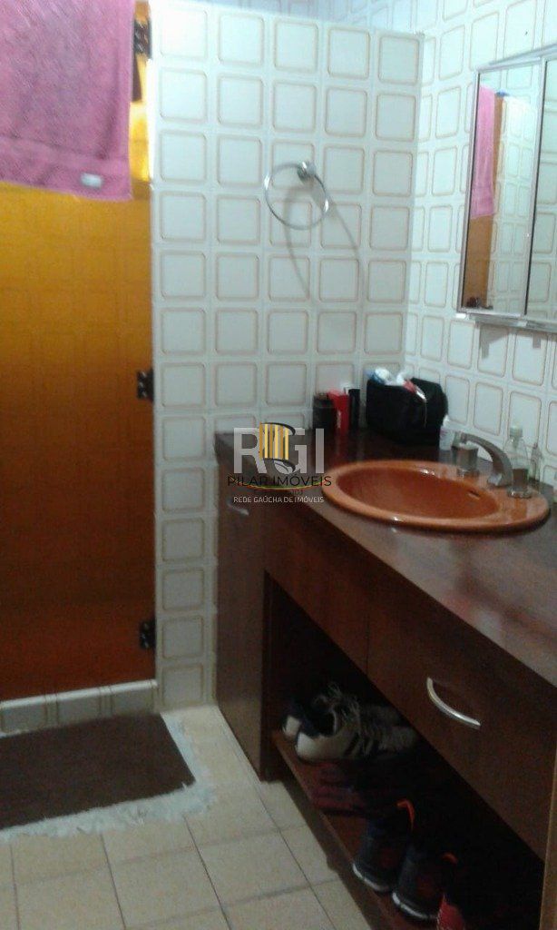 Casa 4 dormitórios no bairro Nonoai