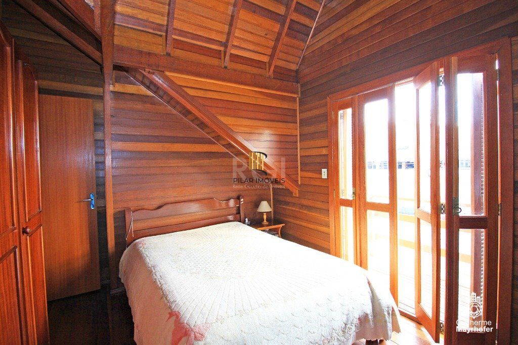 Casa para Venda - 235m², 3 dormitórios, sendo 1 suites, 3 vagas - Sarandi