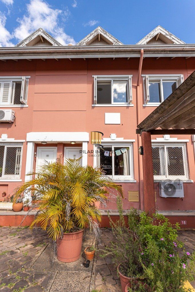 Casa em condomínio de 109m² - 3 dormitórios, 1 suíte e 1 vaga no bairro Teresópolis