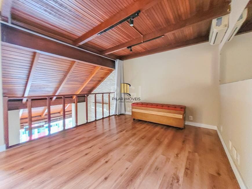 Apartamento 94m² - semi mobiliado, 2 dormitórios, 1 suíte, terraço e 2 vagas de garagem no Moinhos de Vento