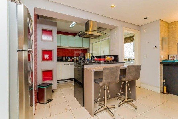 Excelente apartamento de 03 dormitórios com 4 vagas de garagem.