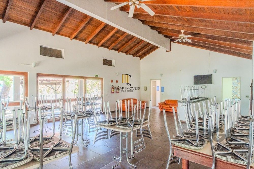 Apartamento 2 dormitórios, 1 vaga coberta no Bairro Teresópolis.