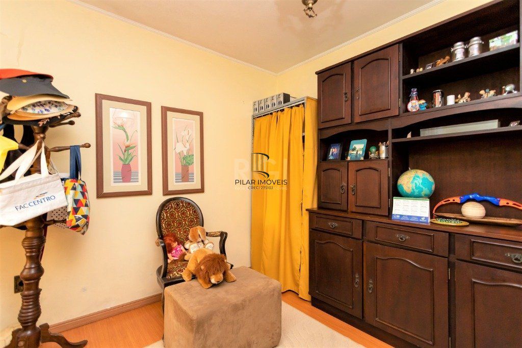 Casa para Venda - 228m², 4 dormitórios, sendo 1 suites, 5 vagas - Teresópolis