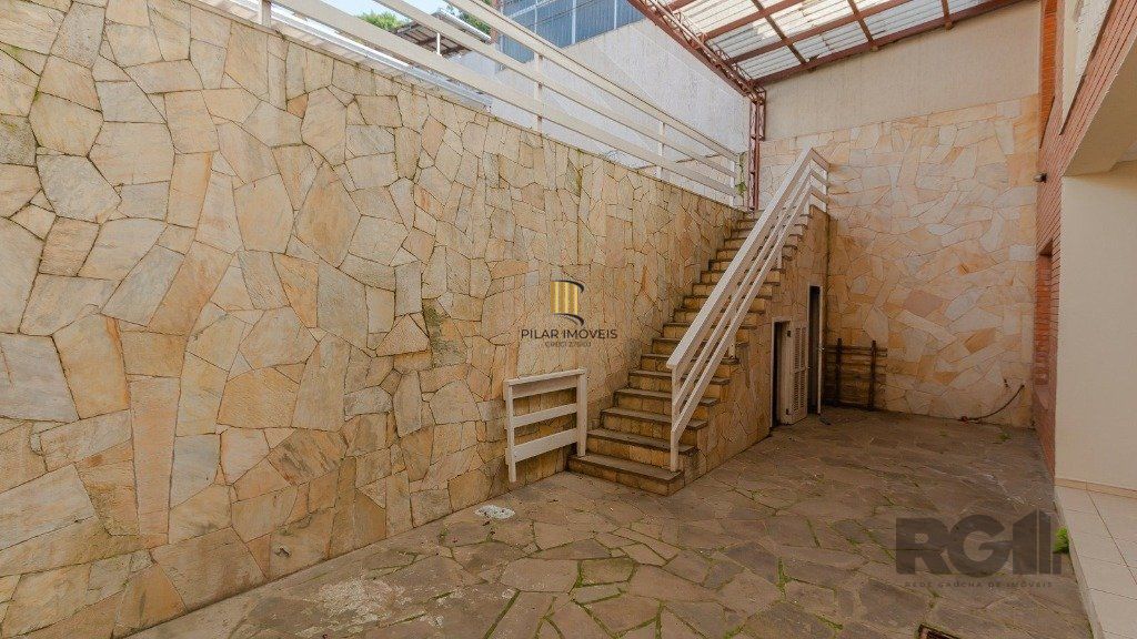 Casa com 4 dormitórios, 4 vagas no bairro Vila Jardim