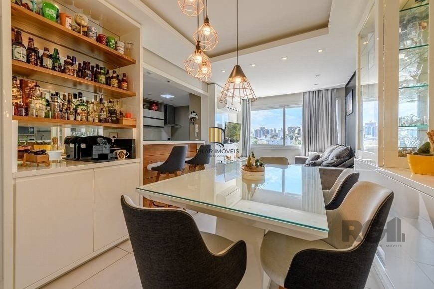 Apartamento 68 m² mobiliado, 2 dormitórios, sendo 1 suíte e 1 vaga.
