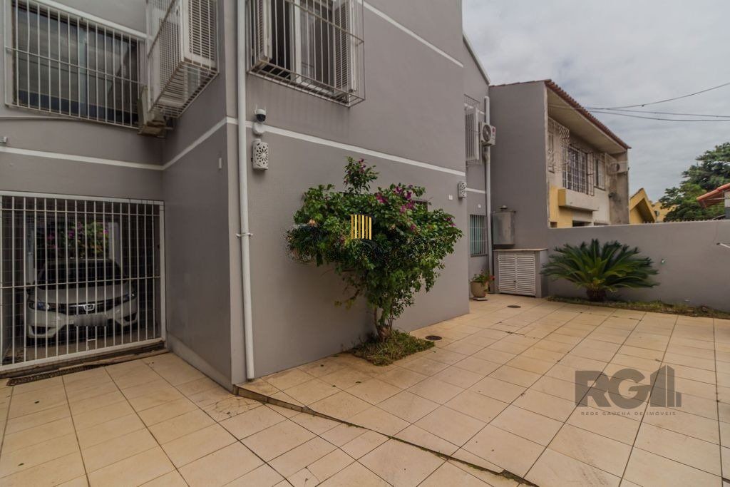 Casa com 3 dormitórios no bairro Nonoai
