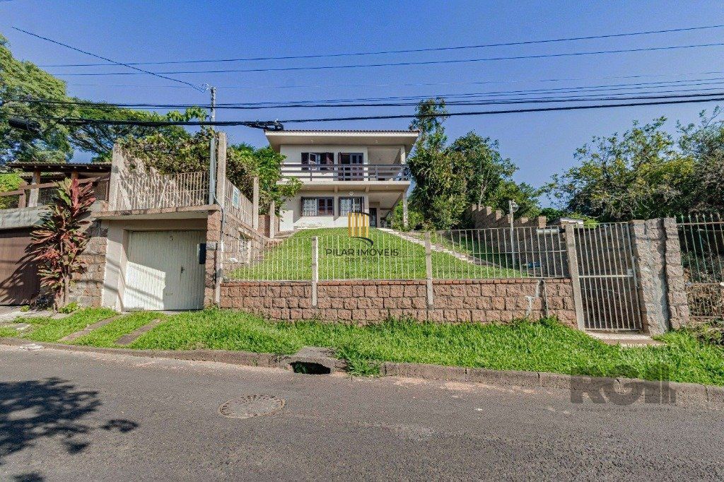 Casa com 267m², 3 dormitórios, 1 vaga no bairro Tristeza