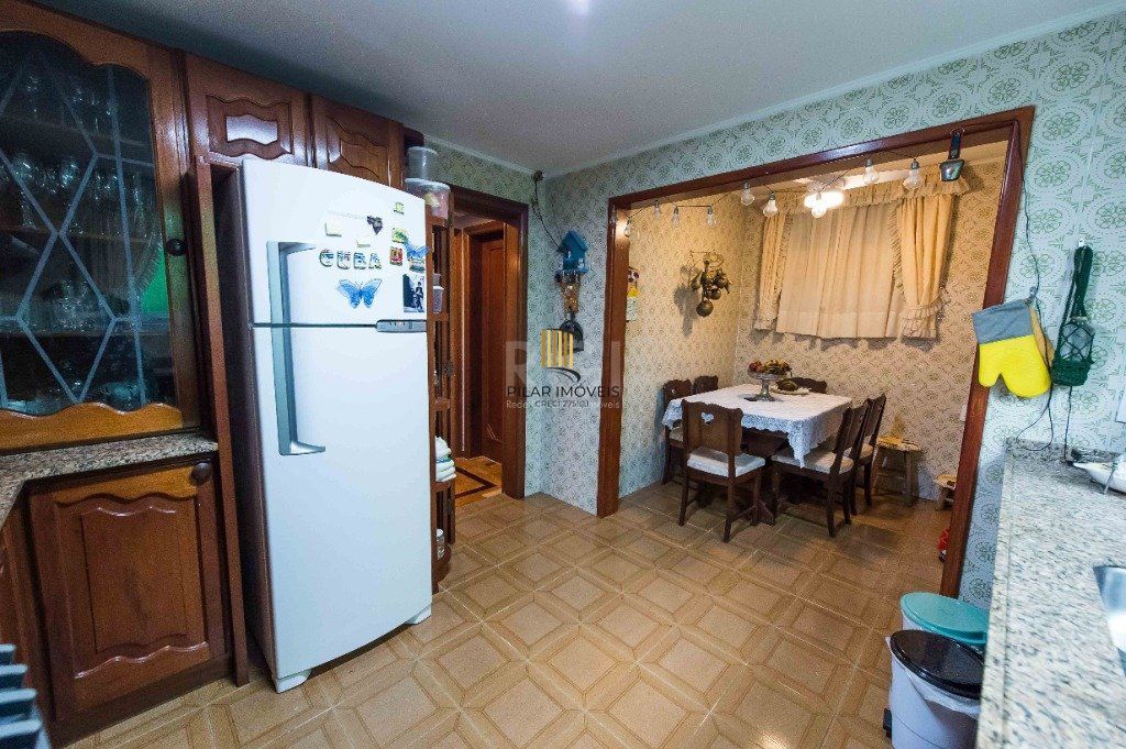 Casa para Venda - 317m², 5 dormitórios, sendo 1 suites, 2 vagas - Teresópolis