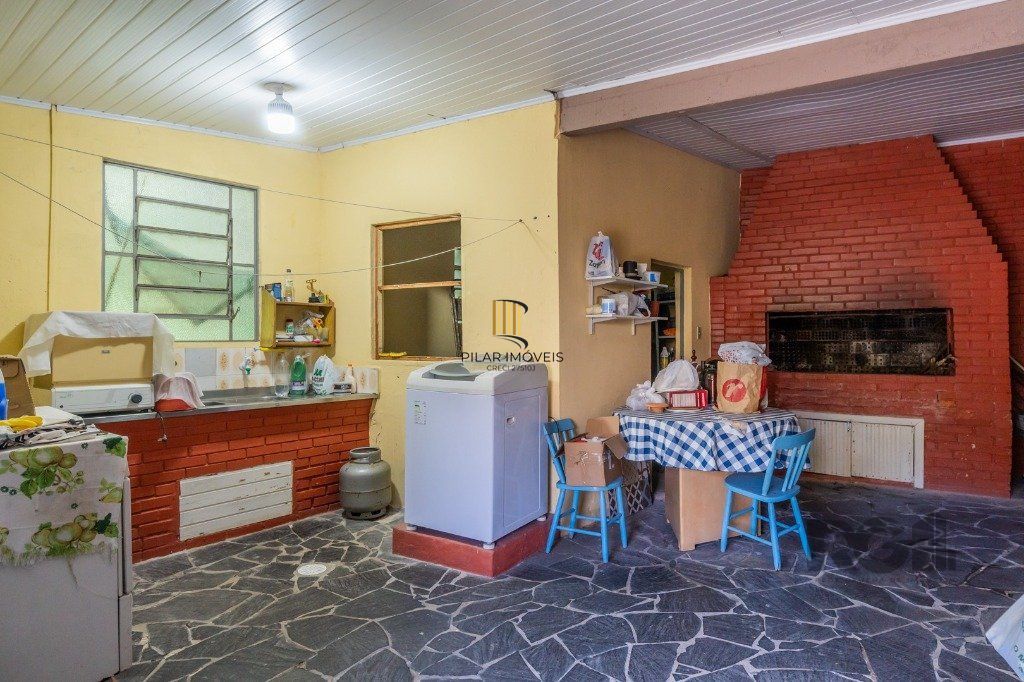 Casa com 4 dormitórios no bairro Gloria