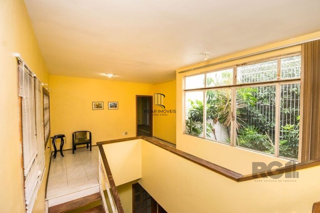 Excelente casa de 354m² com 5 dormitórios e 8 vagas.