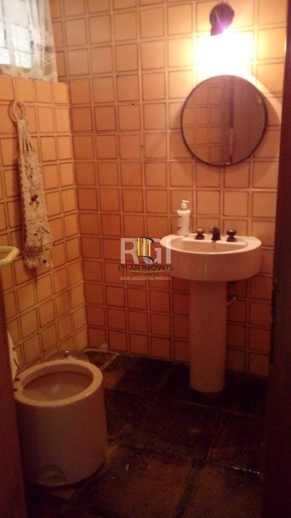 Casa 4 dormitórios no bairro Nonoai