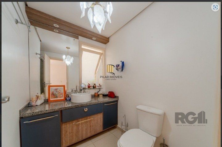 Casa em Condominio Fechado com 03 dormitórios no Bairro Camaquã