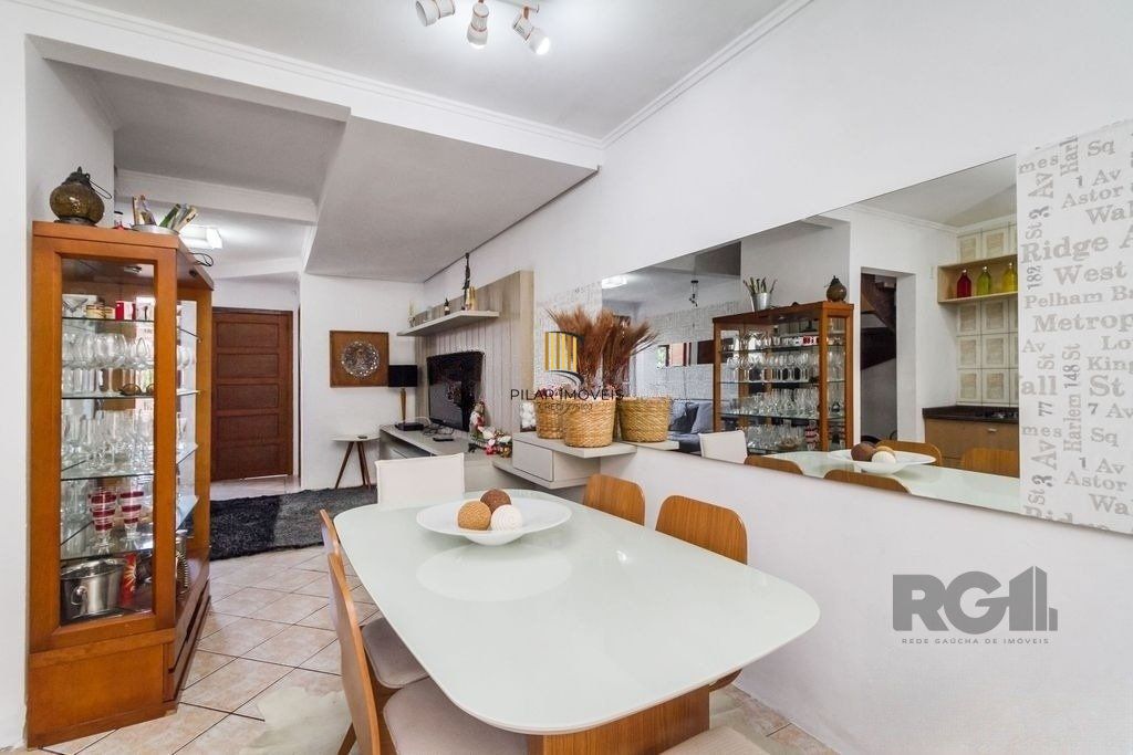 Casa de 117m² - 3 dormitórios e 1 vaga no bairro Hípica