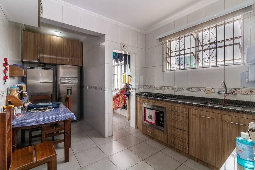 Apartamento 100m² no bairro Farroupilha - semi mobiliado, 3 dormitórios, 1 suíte e 1 vaga