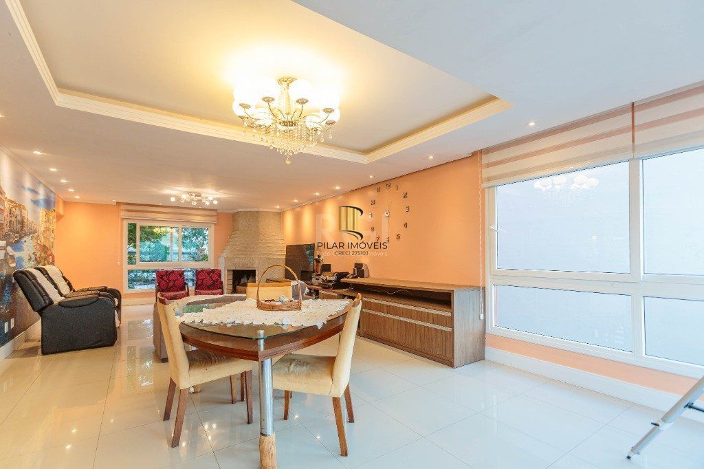 Casa de 498m², bairro Teresópolis