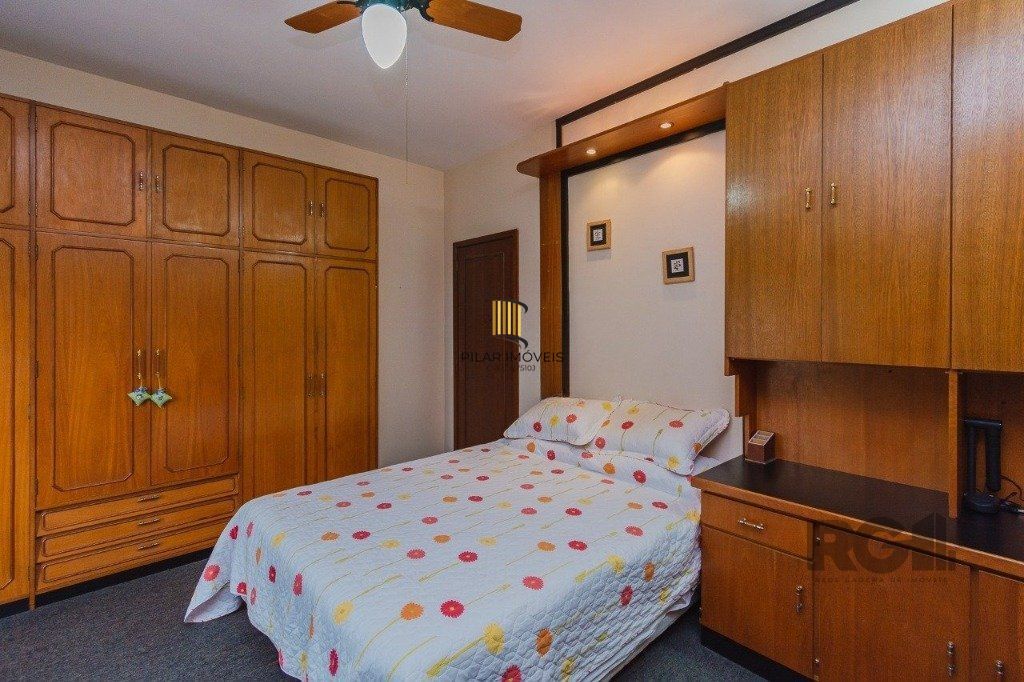 Casa com 4 dormitórios no bairro Morro Santana