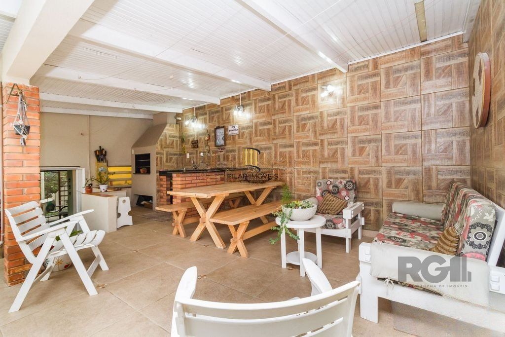 Casa 4 dormitórios no bairro Espírito Santo
