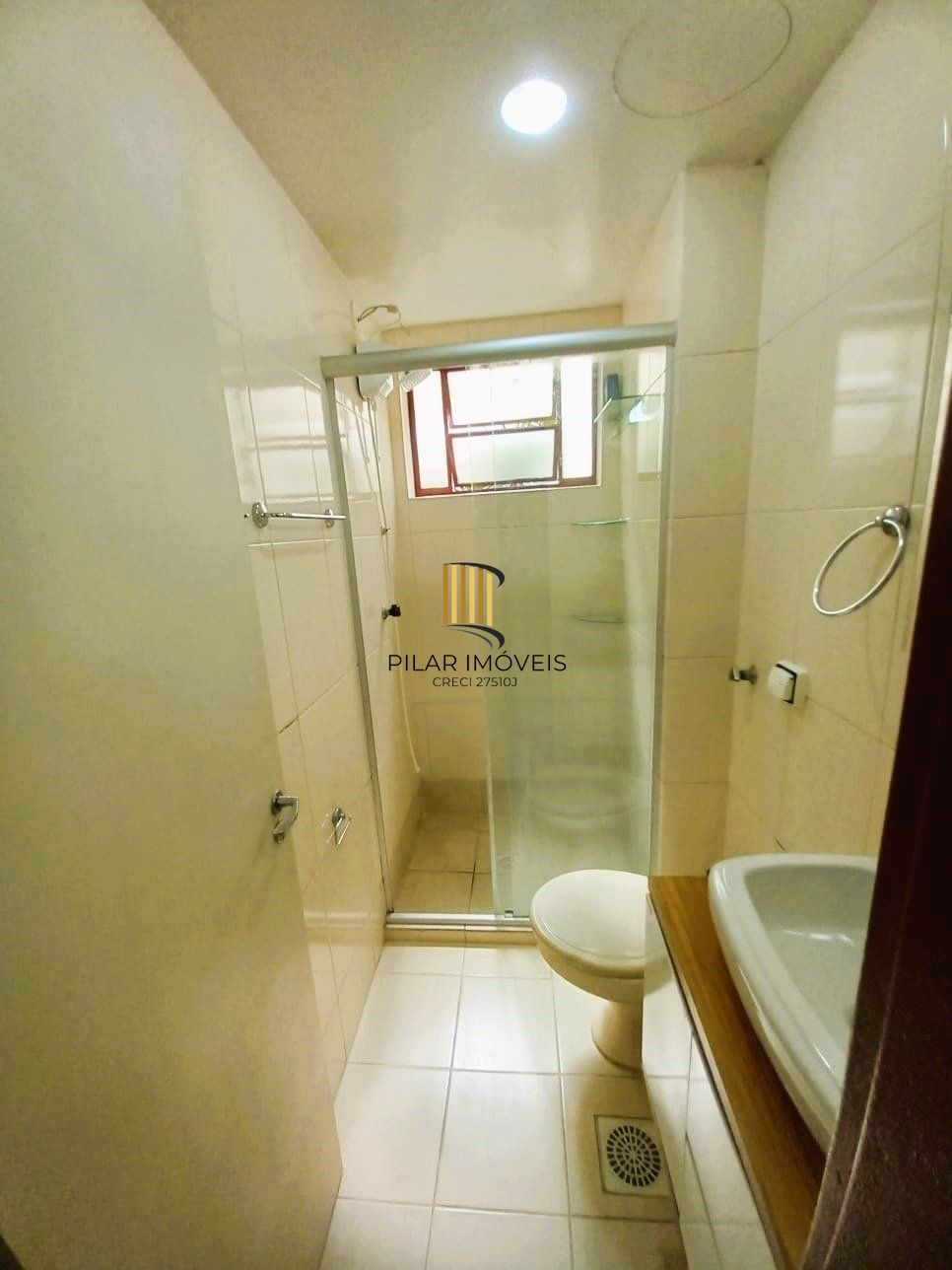 Apartamento de 01 dormitorio com vaga de garagem no bairro Menino Deus-Porto Alegre /RS