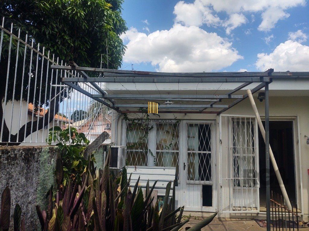 Casa de 2 dormitórios no bairro Passo das Pedras