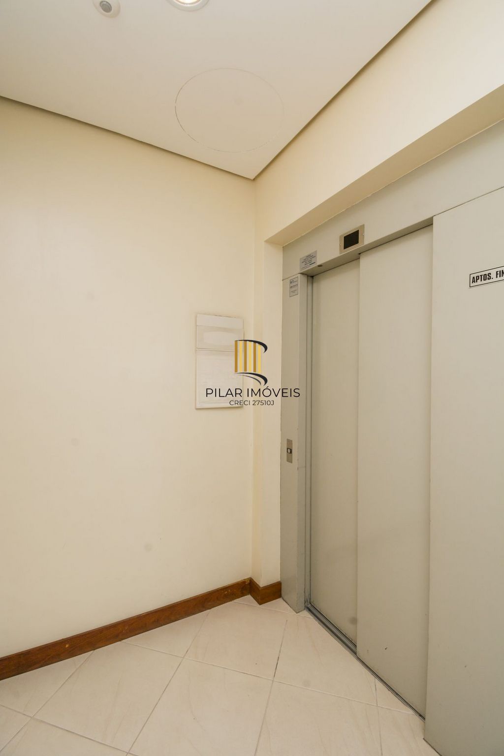 Apartamento de 3 dormitórios à venda no Bairro Jardim Sabará - Porto Alegre