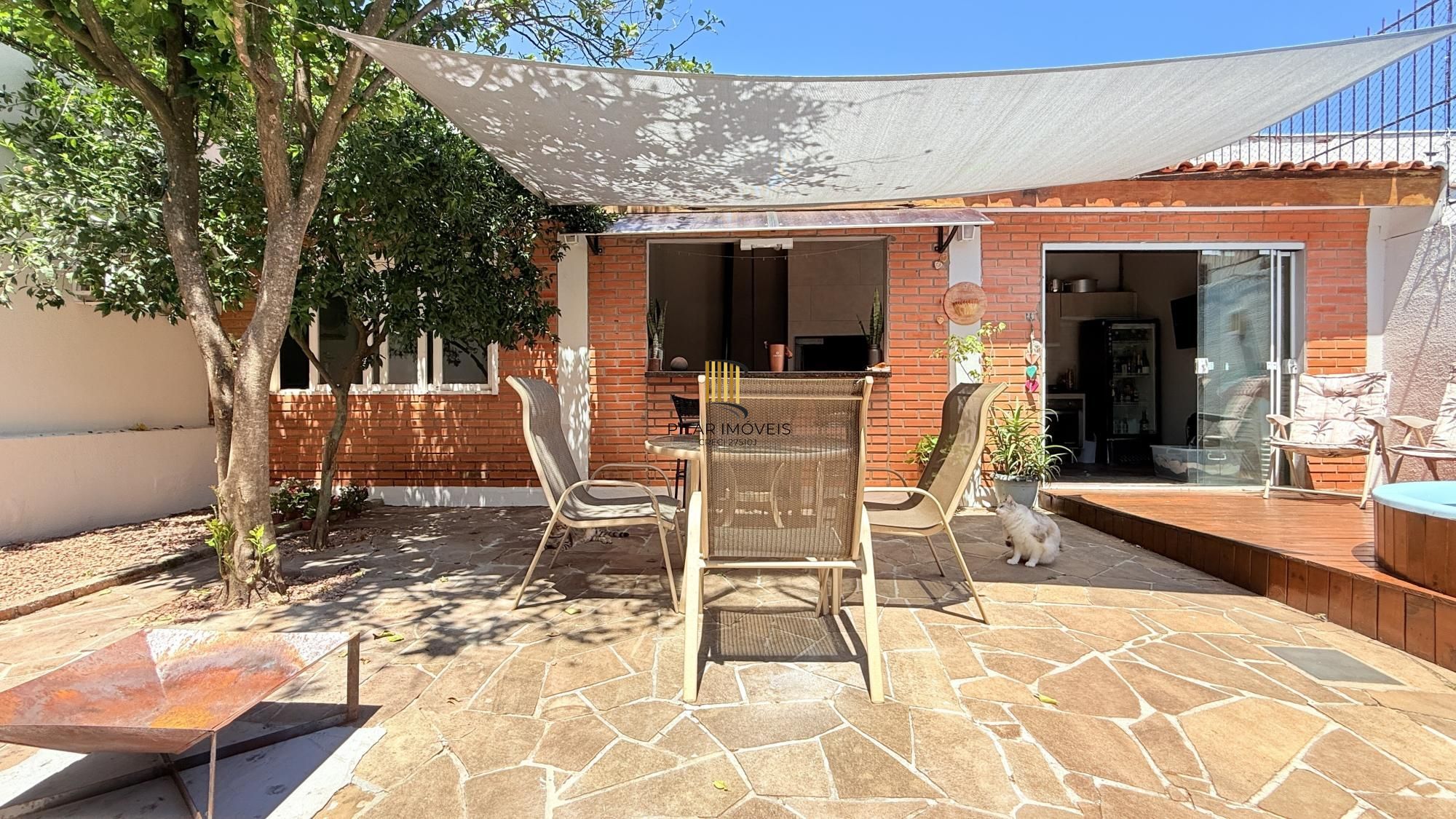 Casa 4 dormitórios no bairro Teresópolis