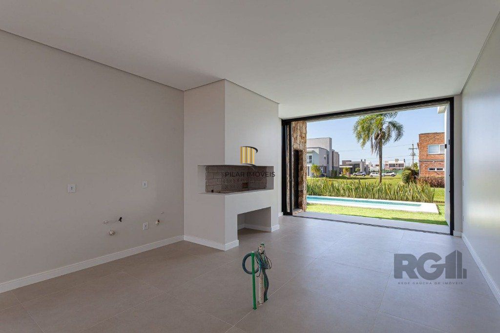 Casa de Condomínio 3 dormitórios no bairro Beira Mar