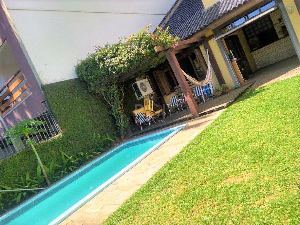 Casa para Venda - 219m², 3 dormitórios, sendo 1 suites, 4 vagas - Menino Deus