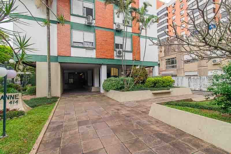 Apartamento de 03 dormitorios e vaga coberta no Menino Deus