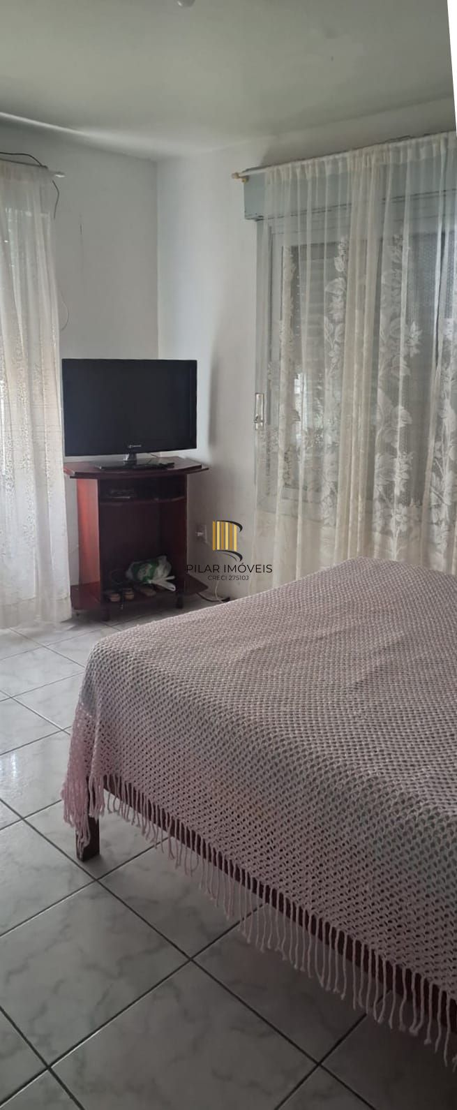 Casa no centro de Tramandaí com 3 dorm, 2 banh + edícula completa, garagem 2 carros com churrasqueira, próxima à Av. Fernandes Bastos.