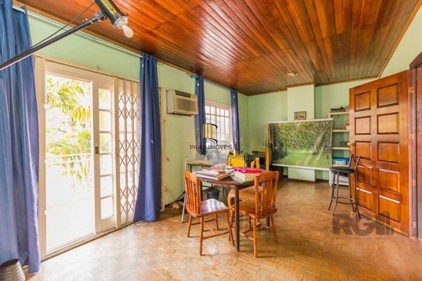 CASA PRÓXIMA AO PONTAL, com 5 vagas, 3 dormitórios!