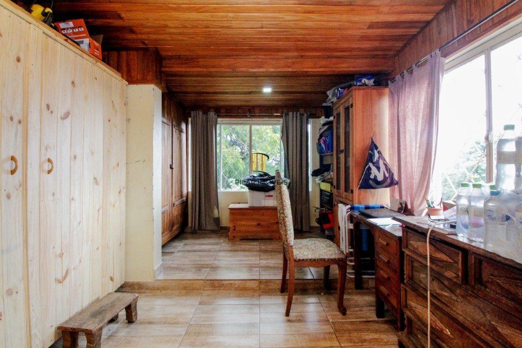 Casa 5 dormitórios no bairro Nonoai