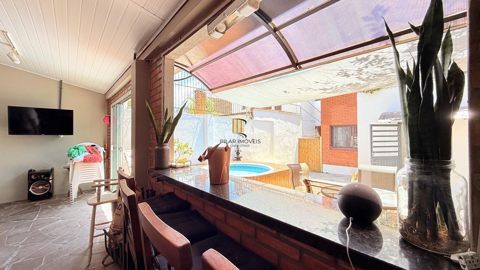 Casa 4 dormitórios no bairro Teresópolis