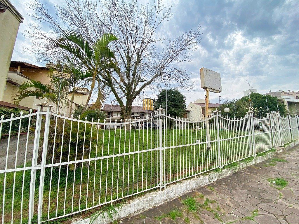 Casa para Venda - 840m², 7 dormitórios, sendo 3 suites, 8 vagas - Medianeira