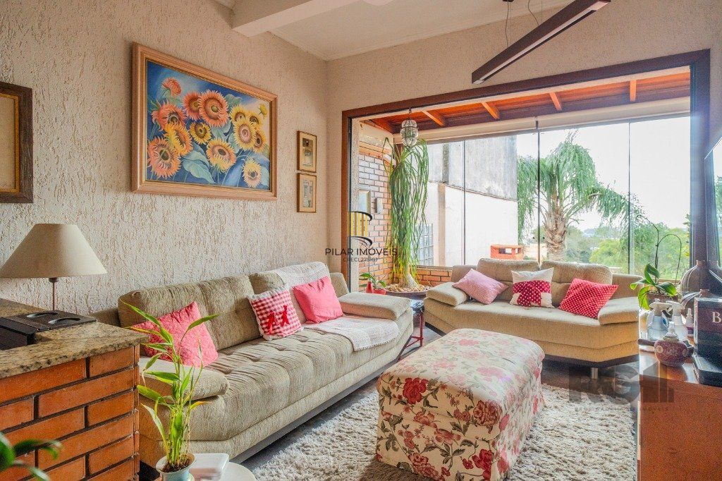Casa 3 dormitórios no bairro Medianeira