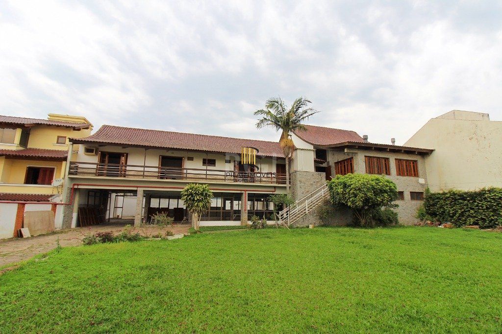 Casa para Venda - 840m², 7 dormitórios, sendo 3 suites, 8 vagas - Medianeira