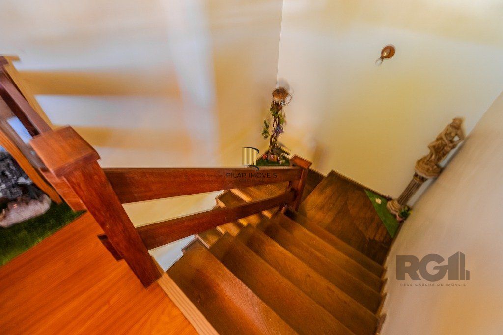Prédio de 328m² - 4 dormitórios, 2 vagas no bairro Chácara das Pedras