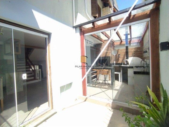 Casa de Condomínio 3 dormitórios no bairro Cristal
