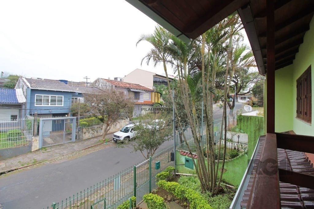 Casa de 275m² - 3 dormitórios e 3 vagas no bairro Coronel Aparício Borges