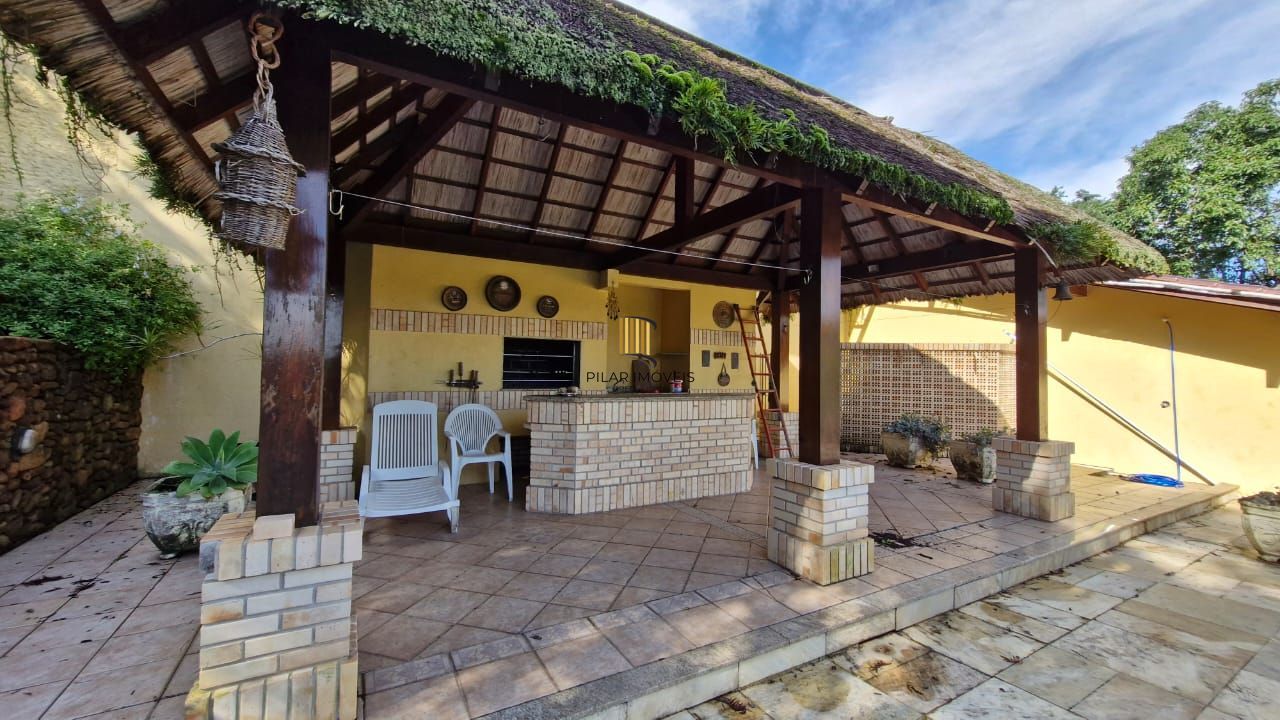 Casa de Cinema na Glória, com 500m² de área privada, 3 dormitórios, piscina, horta, lareira, elevador, gradeada 4 garagens