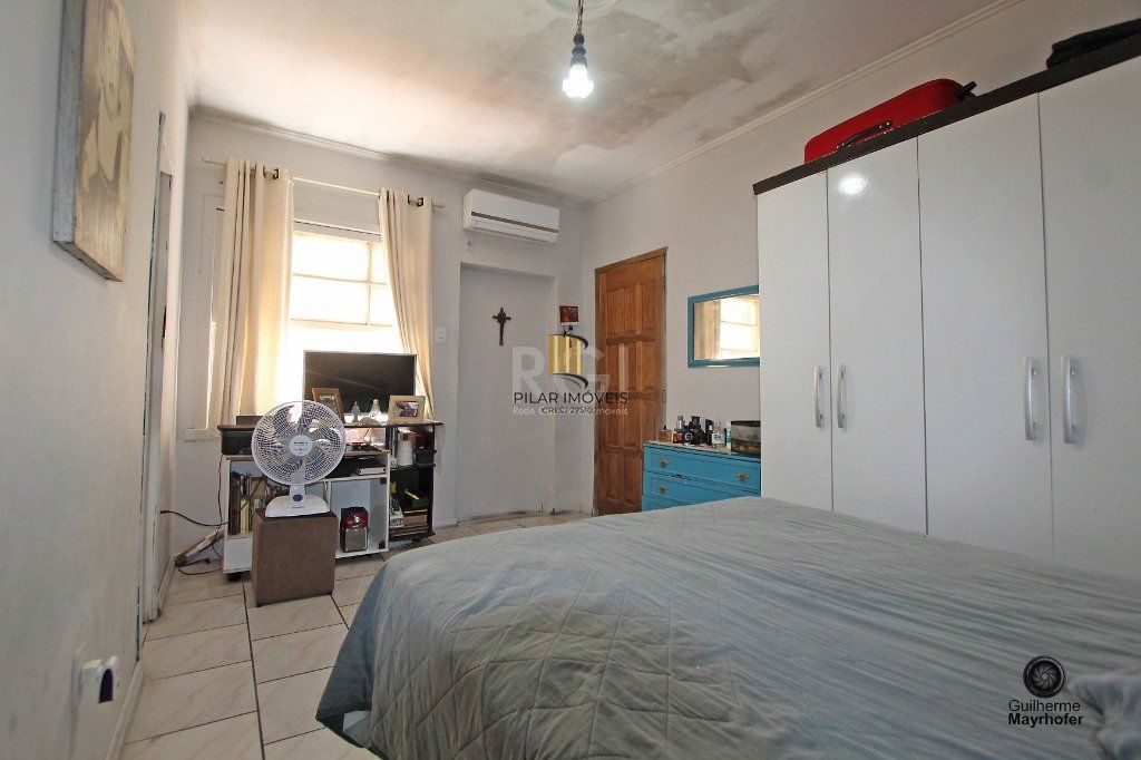 Casa para Venda - 300m², 6 dormitórios, sendo 1 suites, 3 vagas - Menino Deus