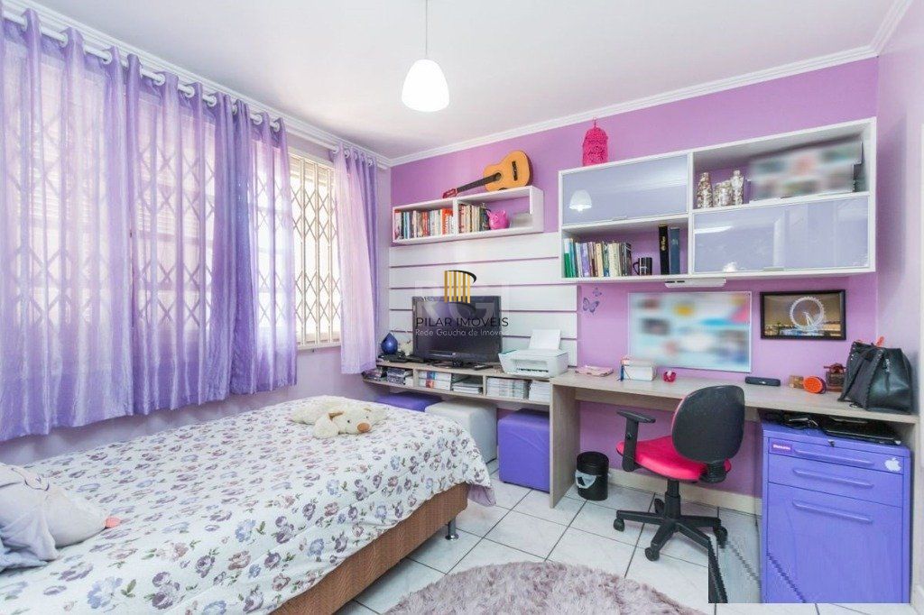 Casa para Venda - 258m², 3 dormitórios, sendo 1 suites, 4 vagas - Teresópolis