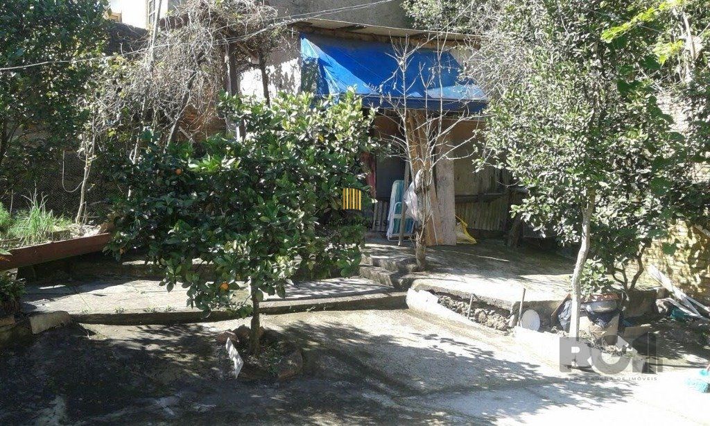 Casa de 3 dormitórios, no bairro Lomba do Pinheiro