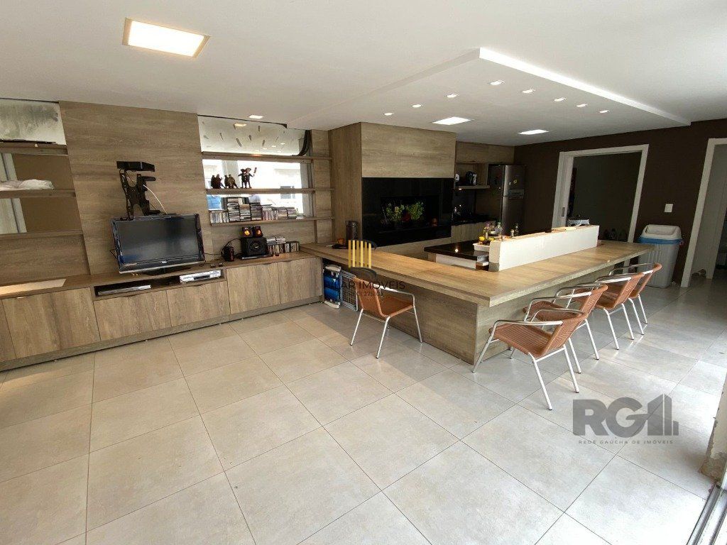 Casa 189m² - 3 suítes, piscina, 5 vagas no bairro Teresópolis