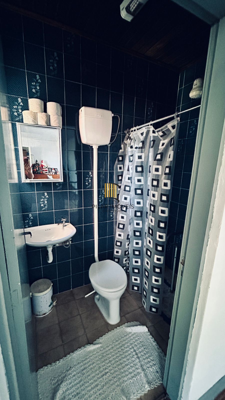 Casa com 2 dormitórios e edícula nos fundos no Bairro Nonoai