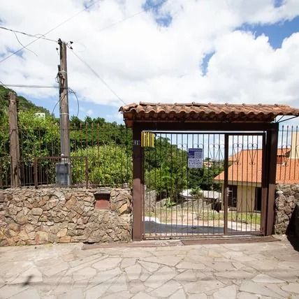 Casa à Venda na Rua da Gruta – 241,99m² – Próxima ao Hospital Divina Providência