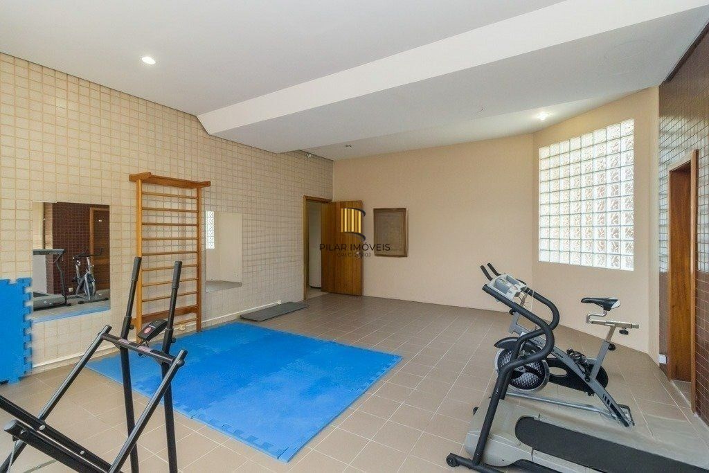Apartamento de 4 dormitórios e 184m² à venda em Menino Deus, Porto Alegre.