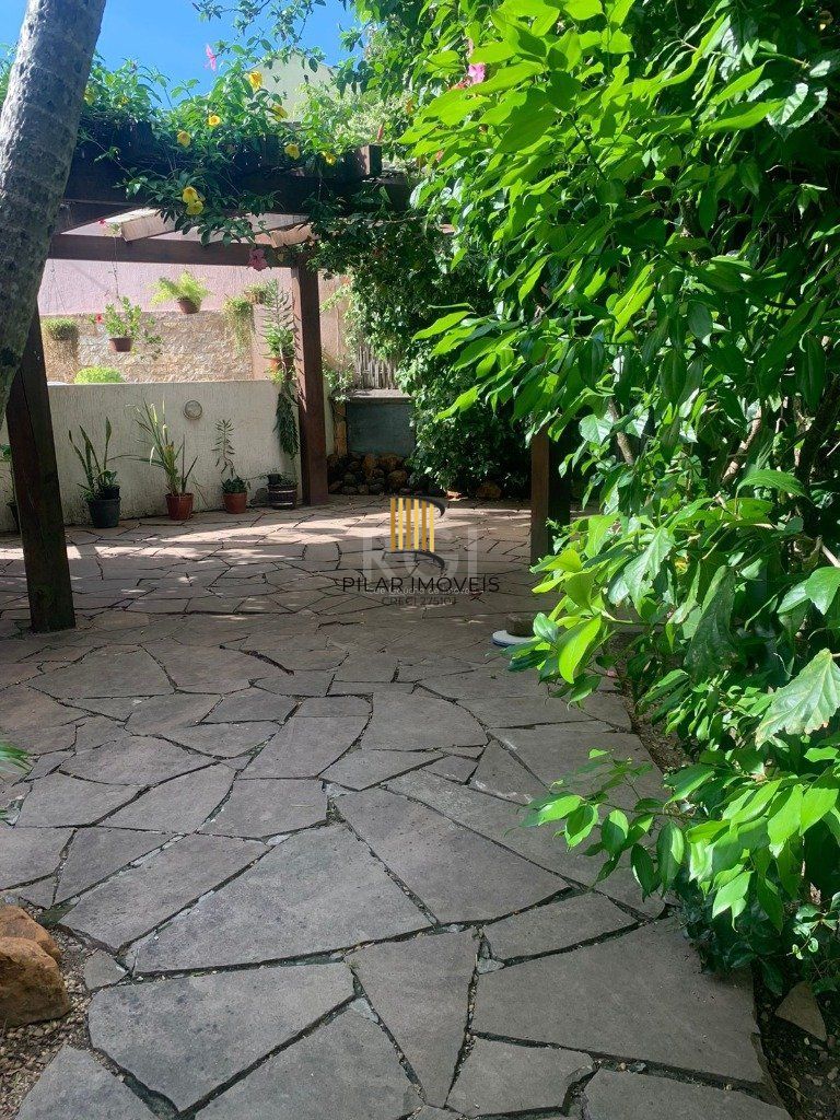 Casa 4 Dormitório(s) Bairro Nonoai